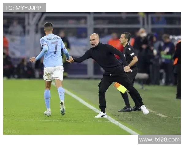 家纳足球明星激凸引发热议球迷热情与争议交织的背后故事